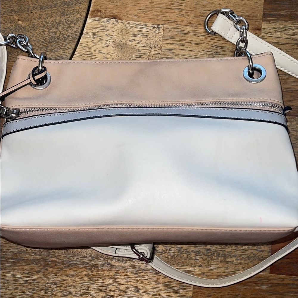 Nicole Miller New York Beige White Shoulder Bag Silver Chain Logo Charm - Picture 4 of 9